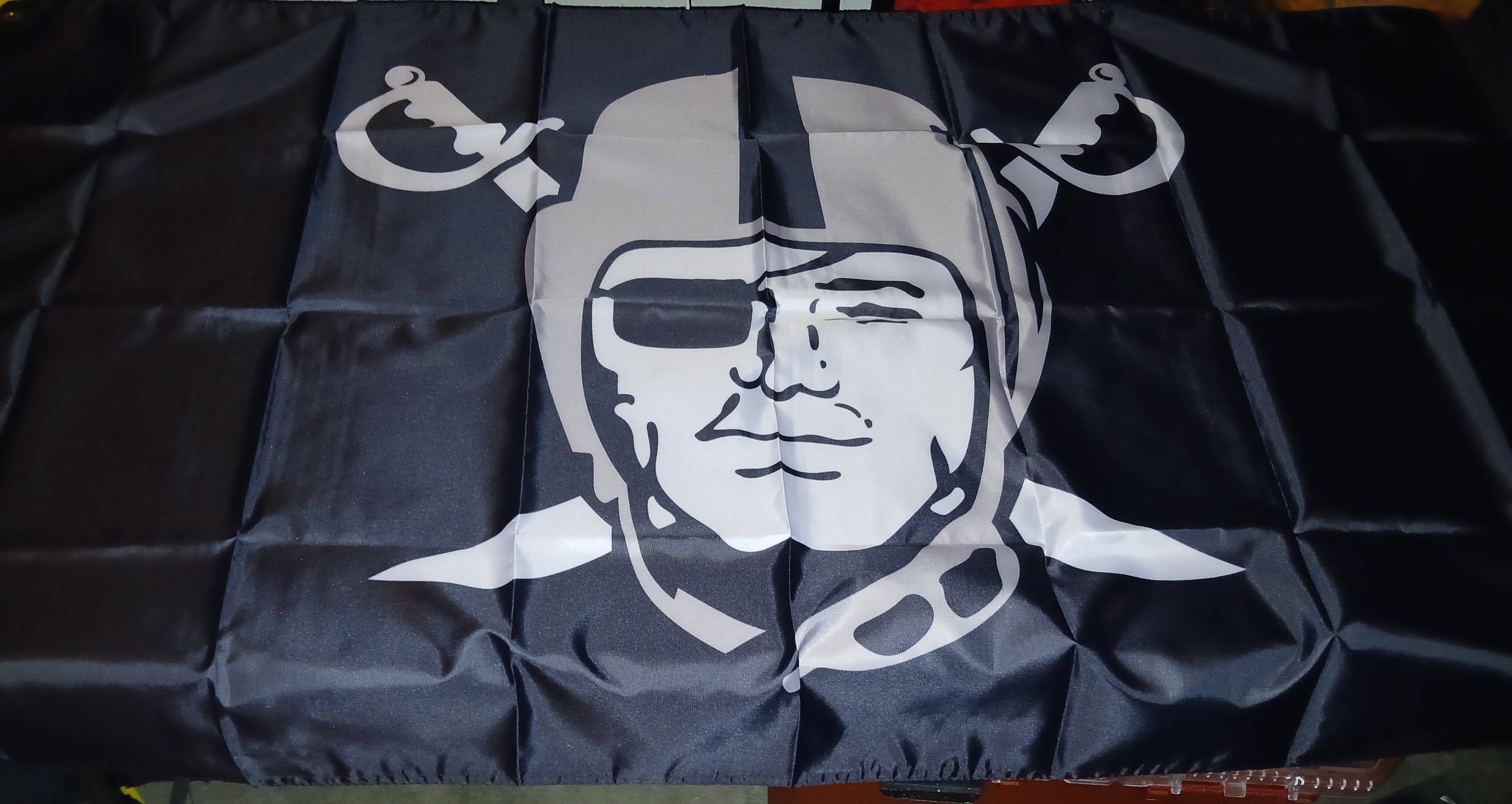 RAIDERS SYMBOL FLAG